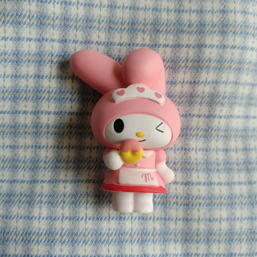 Sanrio My Melody mini vinyl figure - Donut